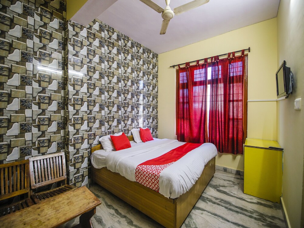 Oyo 24753 Hotel Preet in Mandi, India