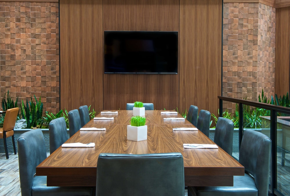 Embassy Suites by Hilton Portland Tigard - photo 10