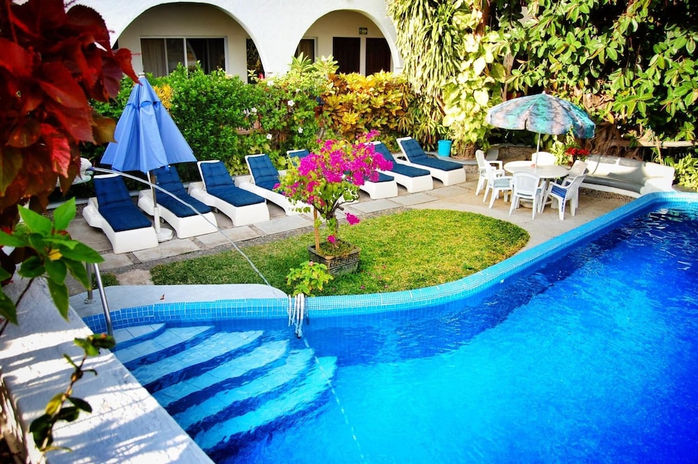 Hotel Delfin - carbon neutral hotel in Barra De Navidad