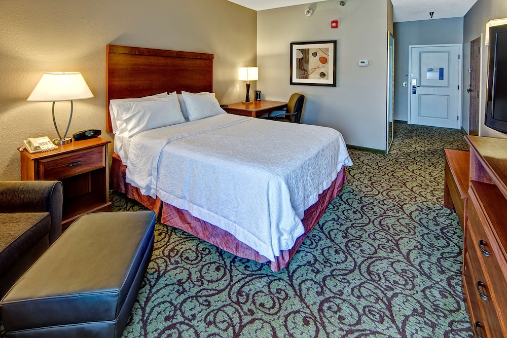 Hampton Inn Laurinburg - photo 11
