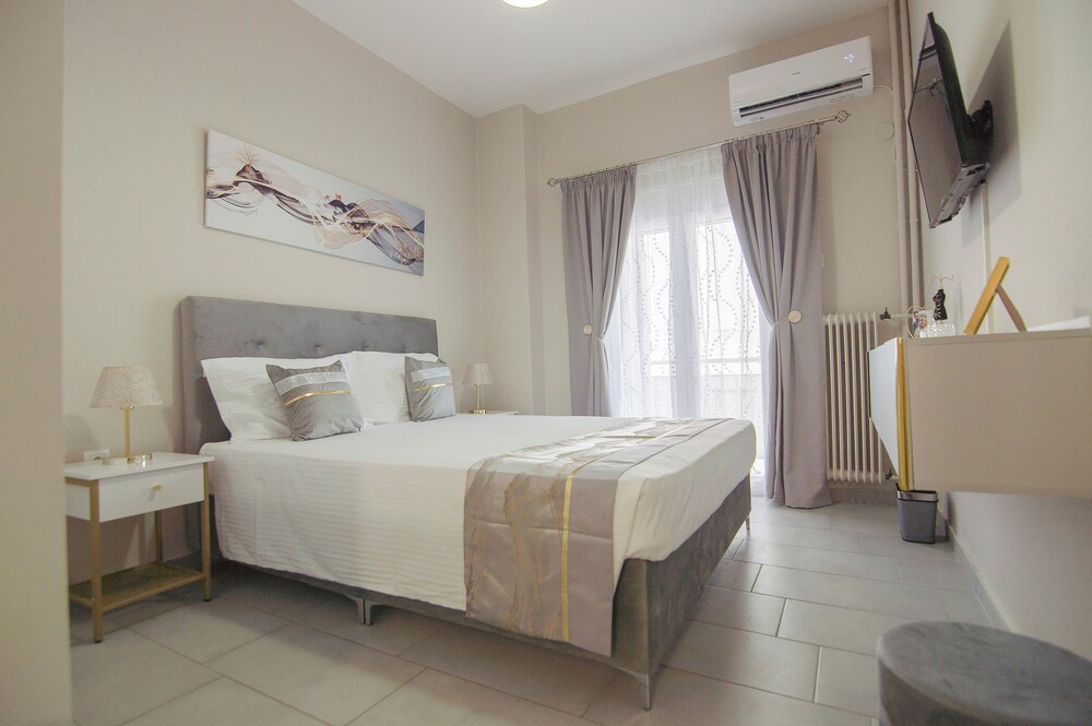Urban Ceramic Apartment by GHH — 4-Star Luxury Hotel in Athens, Greece