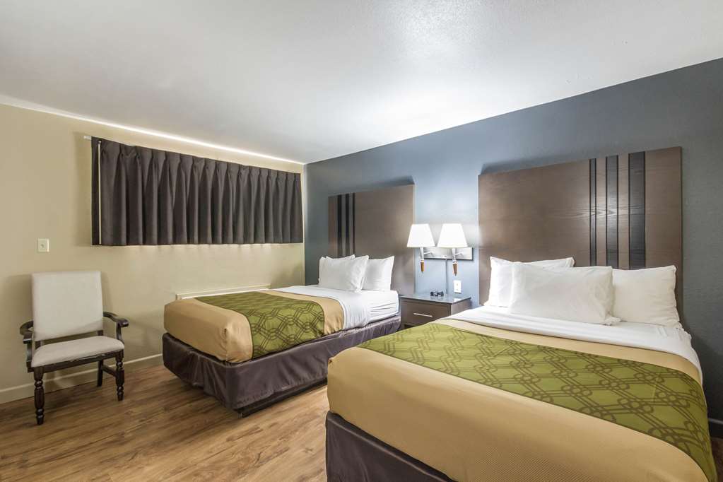 Econo Lodge Inn & Suites I 35 at Shawnee Mission - photo 18