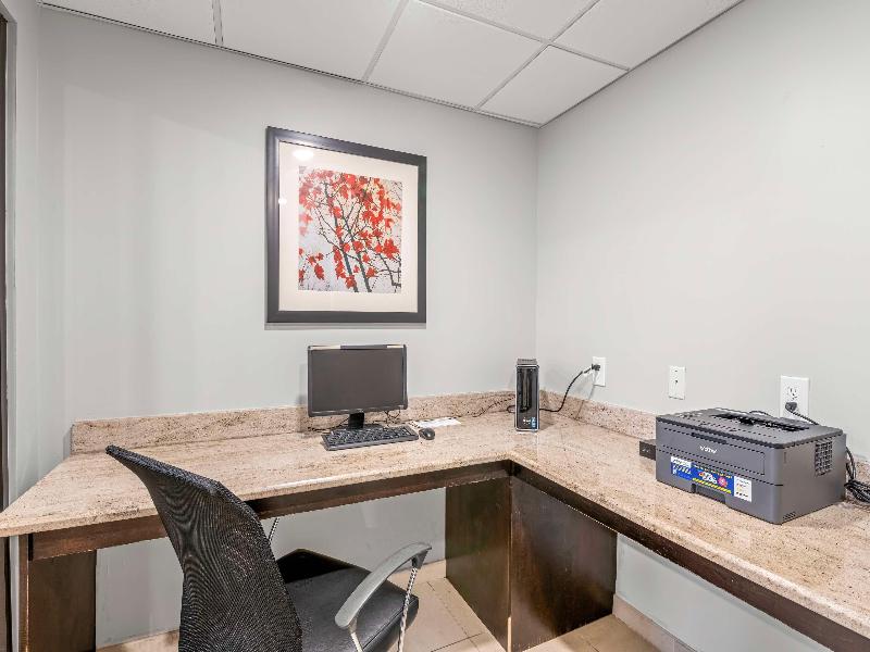 Ramada Plaza Charlotte Airport Hotel and Conference Center - photo 30