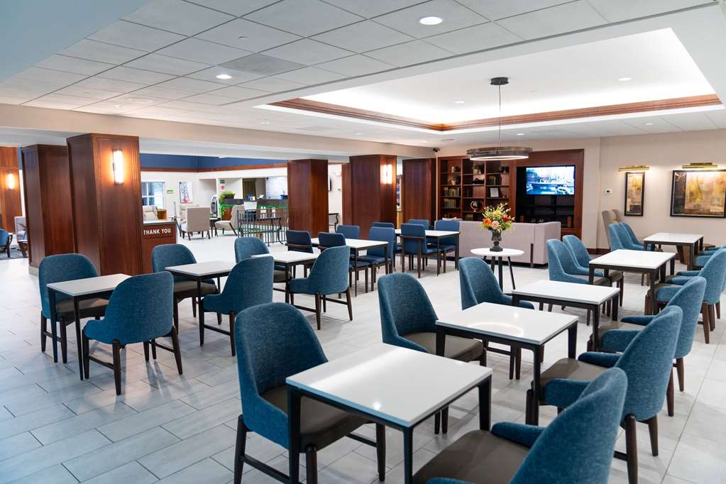 La Quinta Inn & Suites by Wyndham Bannockburn Deerfield - photo 15