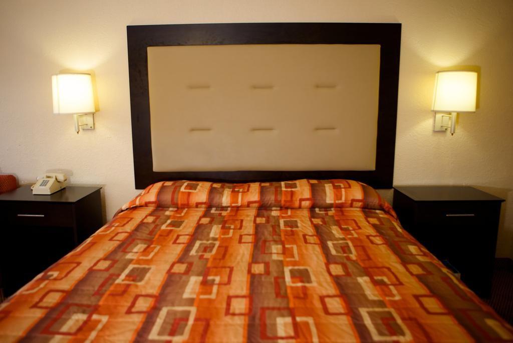 Plantation Inn Hotel And Lounge - photo 11