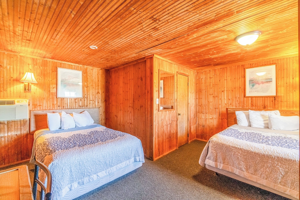 Green Acre Motel by OYO Near Rush County Airport - photo 20