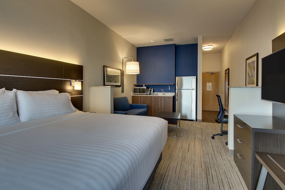 Holiday Inn Express & Suites Morris by IHG - photo 14