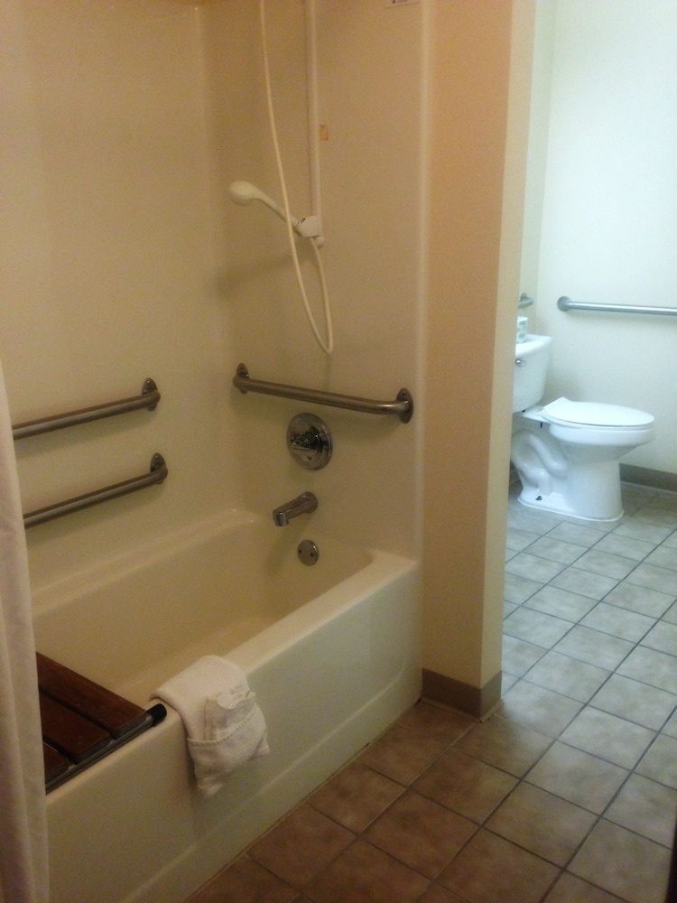 Quality Inn & Suites Prestonsburg next to Mountain Arts Center - photo 13