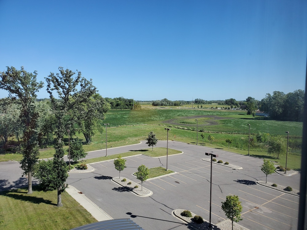 Holiday Inn Express Hotel and Suites Mankato East by IHG - photo 44