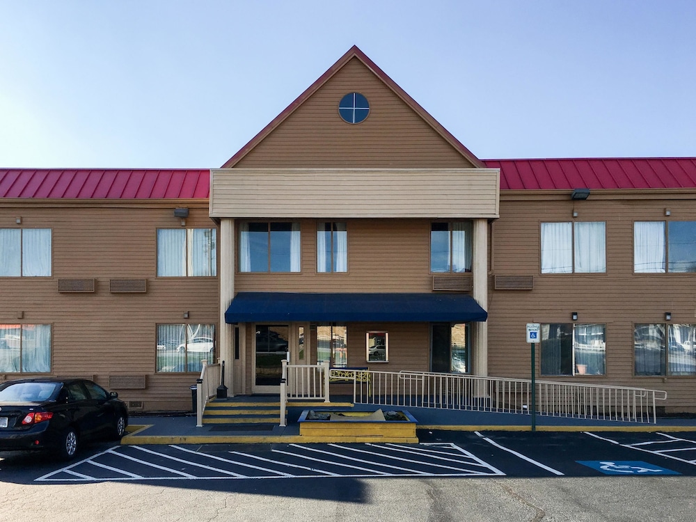 Days Inn by Wyndham Thomson - featured photo