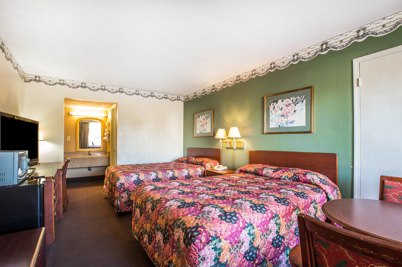 Relax Inn Milledgeville - photo 12