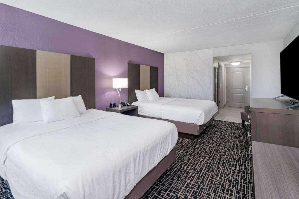 La Quinta Inn & Suites by Wyndham Chattanooga East Ridge - photo 25