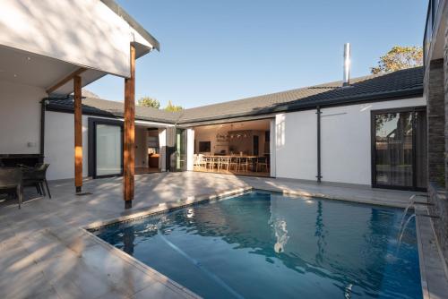 Villa Paradys Serviced — 4-Star Luxury Hotel in Stellenbosch, South Africa