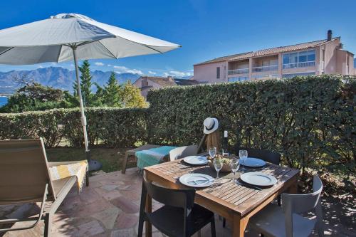 Mare appart avec jardin et bbq vue mer et montagne plage et port à 2 pas — 4-Star Luxury Hotel in Calvi, France