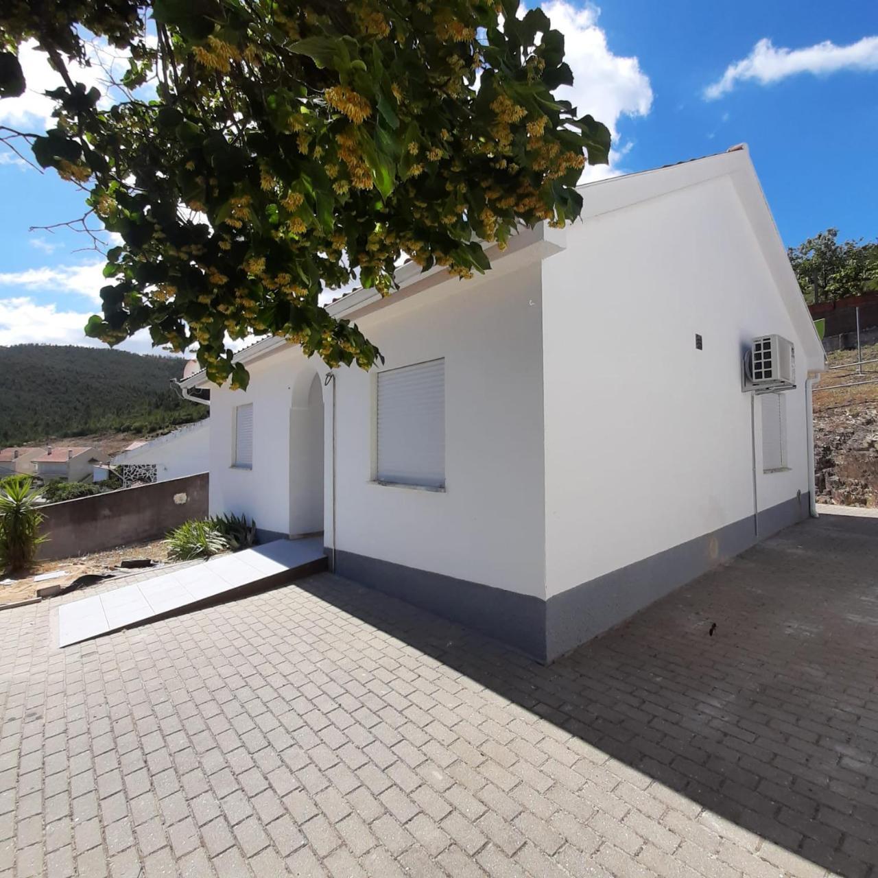 Casas Da Escola Casa Da Professora Meas 17765224 — Pampilhosa Da Serra
