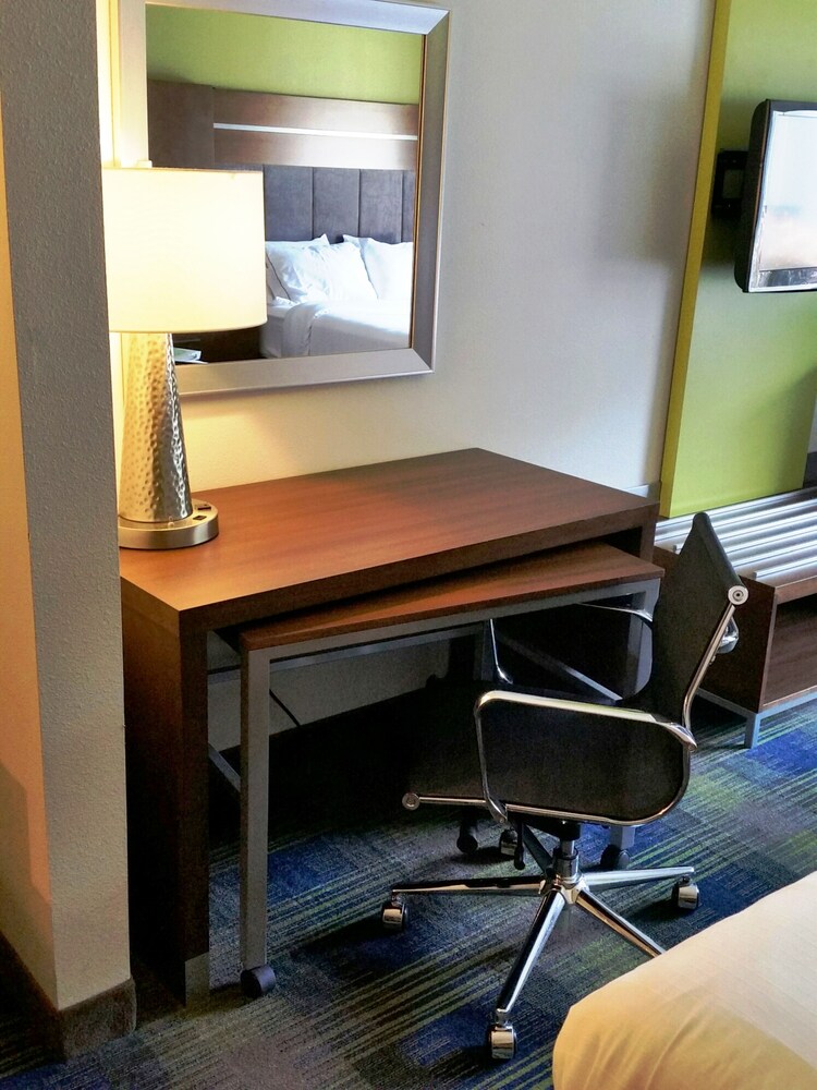 Holiday Inn Express Suites Clifton Park by IHG - photo 10