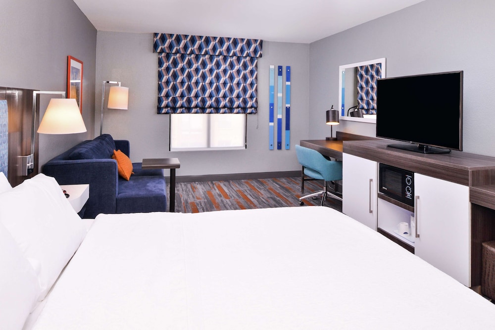 Hampton Inn & Suites Legacy Park Frisco - photo 12