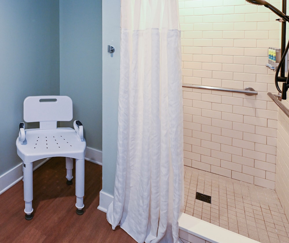 Commander Hotel & Suites - photo 45