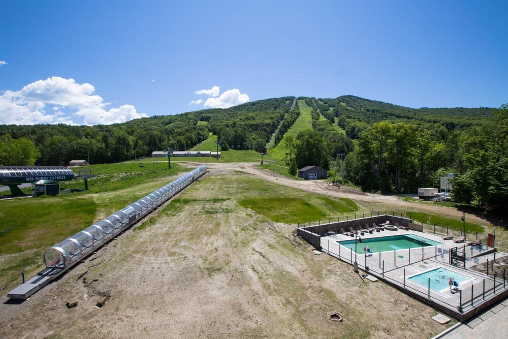 Burke Mountain Hotel - photo 36