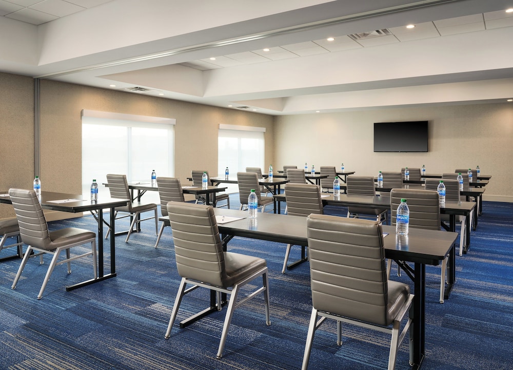 Holiday Inn Express & Suites Lockport by IHG - photo 34