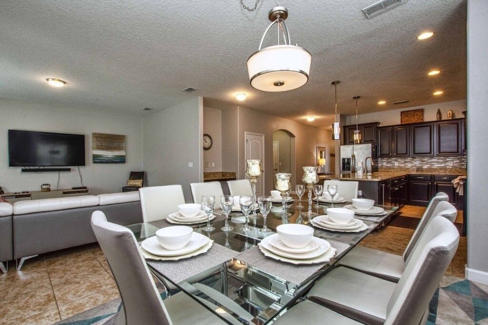 Spacious Family Getaway W Resort 3154pp 5 Bedroom Home by RedAwning - photo 44
