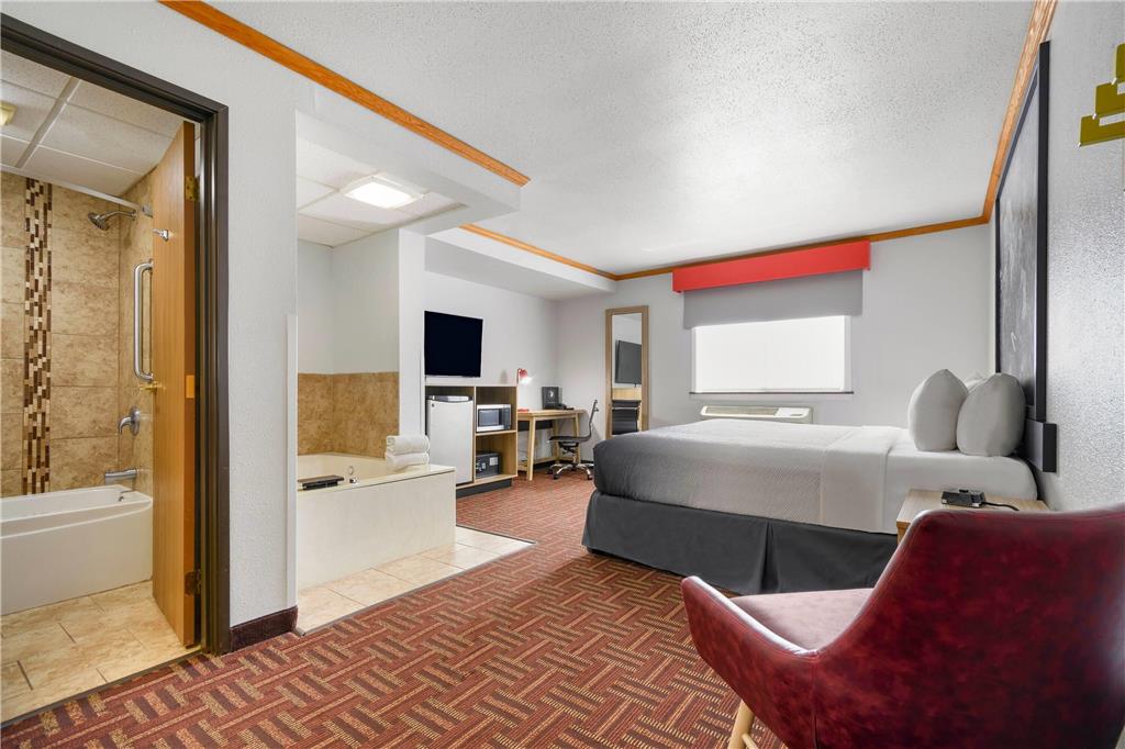 Super 8 by Wyndham Eveleth - photo 35