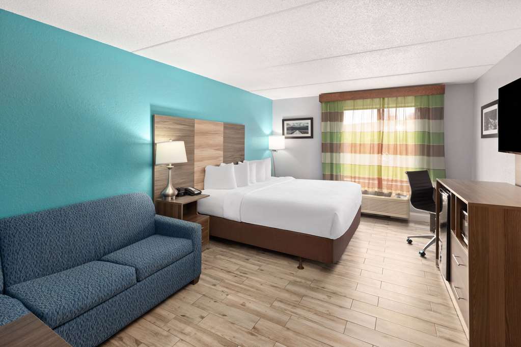 La Quinta Inn & Suites by Wyndham Sevierville Kodak - photo 25