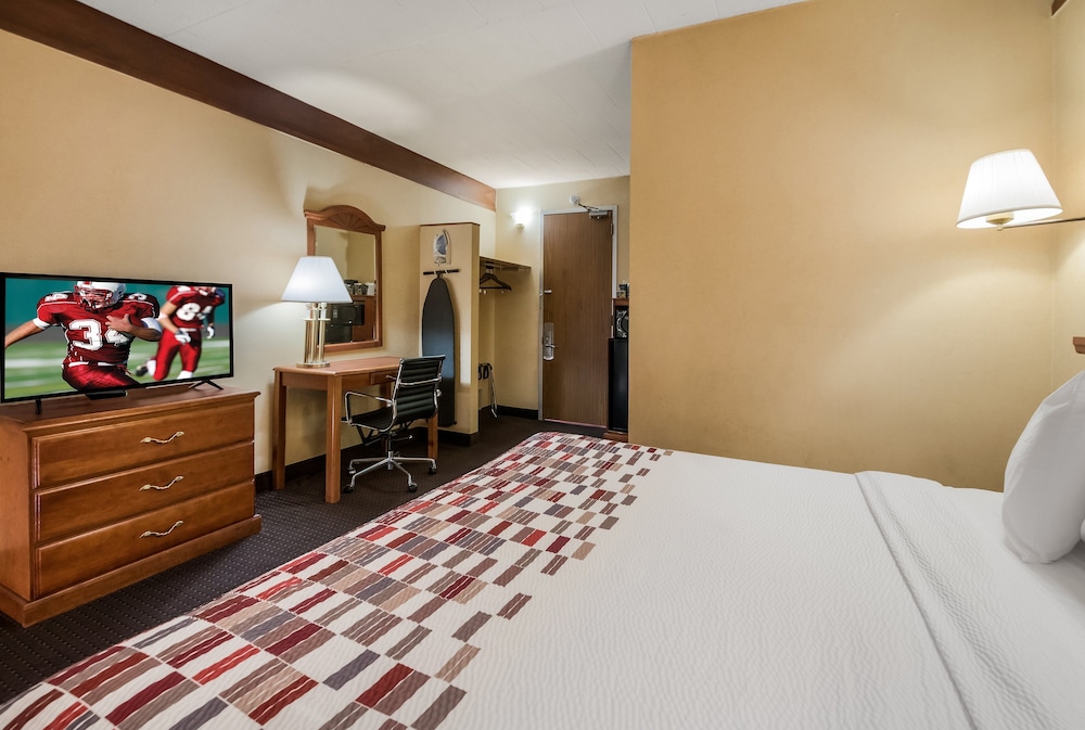 Red Roof Inn & Suites Newark University - photo 10