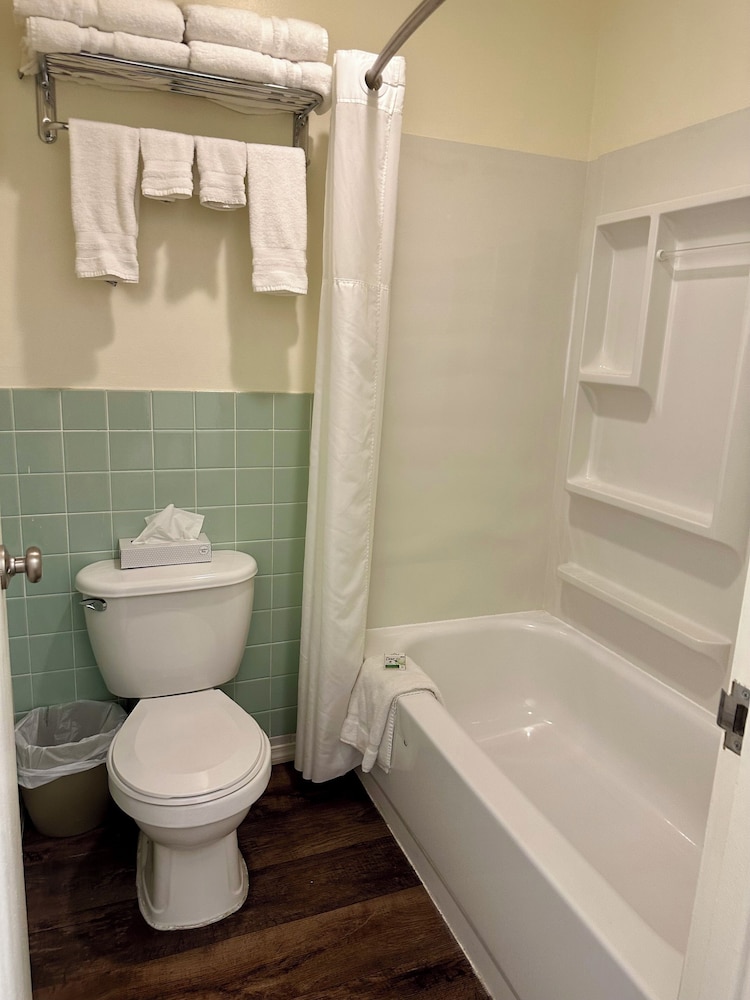Americas Best Value Inn Wall - photo 72