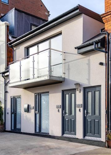 Le Mini Metro Balcony Apartment by i Stay Whitby
