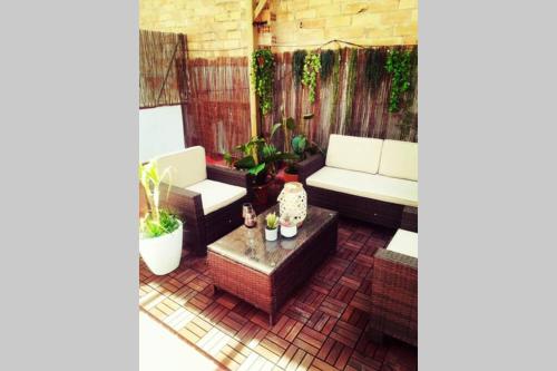 M4 Cool Terrace. 1 min to metro. 15 min to center — hotel in Esplugues De Llobregat