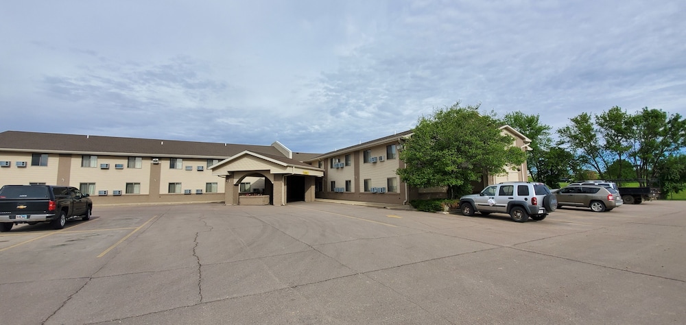 Cottonwood Inn and Conference Center - photo 40