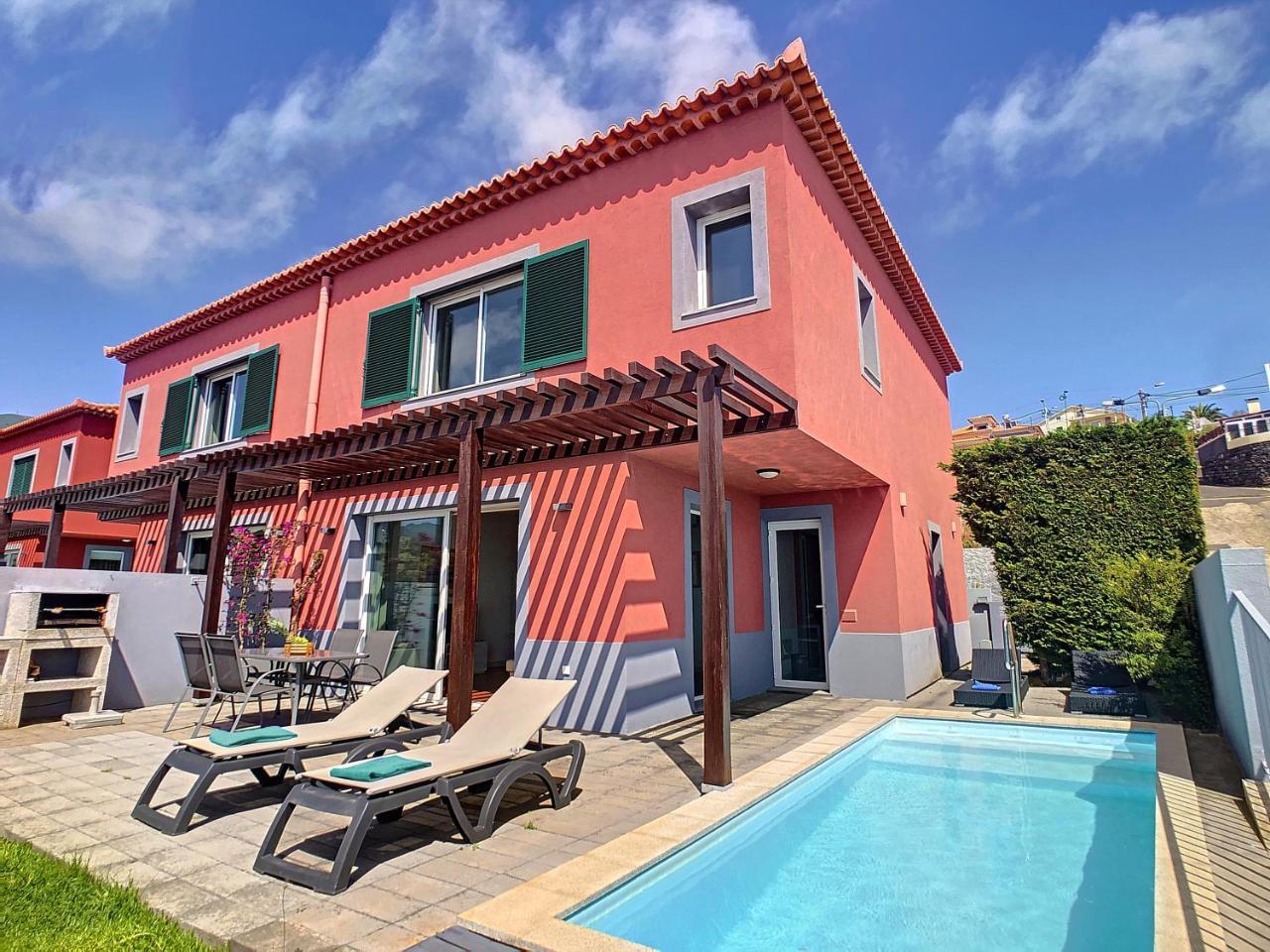 Villa Miradoura by LovelyStay — 4-Star Luxury Hotel in Arco Da Calheta, Portugal