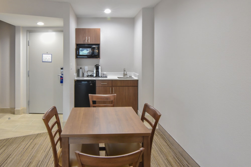 Holiday Inn Express & Suites Indianapolis Northwest an IHG Hotel - photo 4