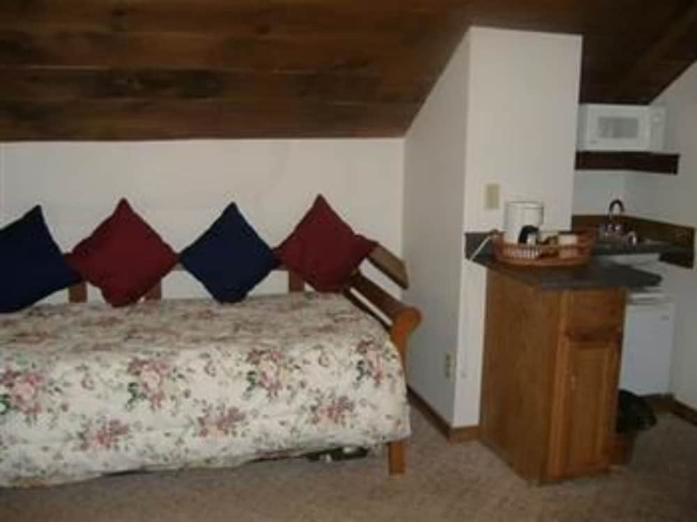 Sturbridge Country Inn - photo 18