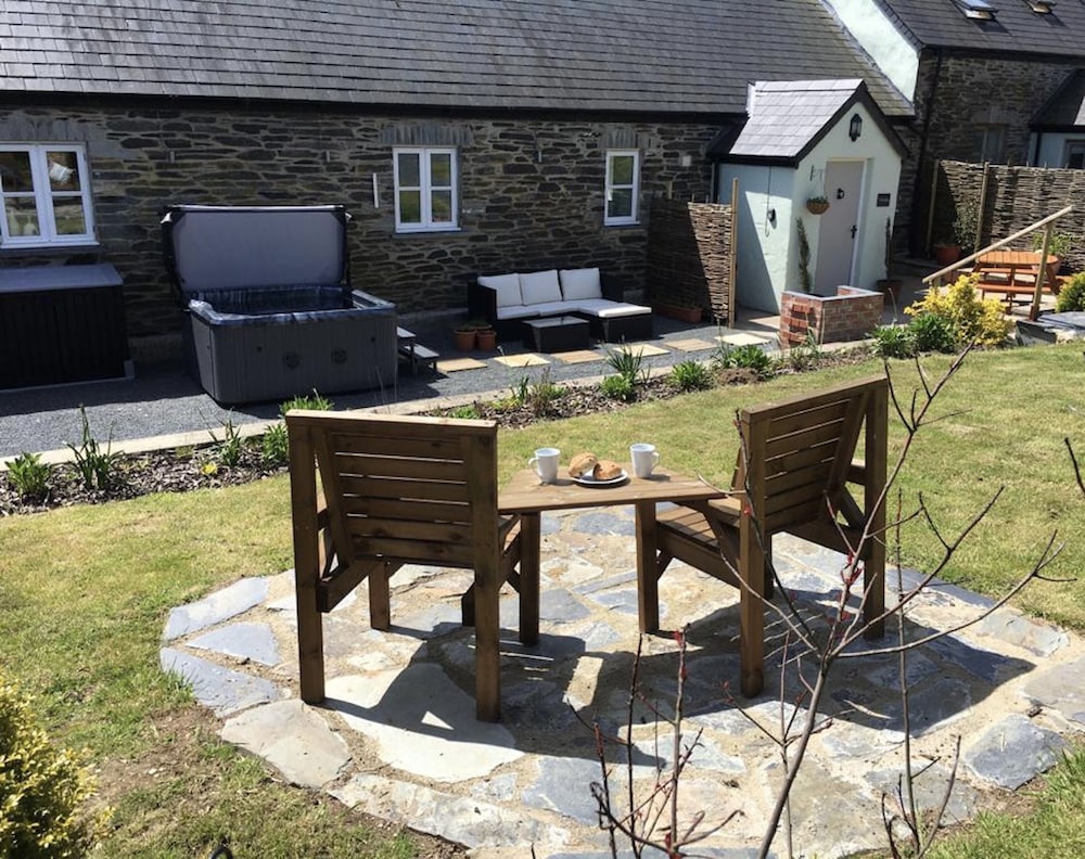 Anfodd Countryside Retreats — hotel in Whitland