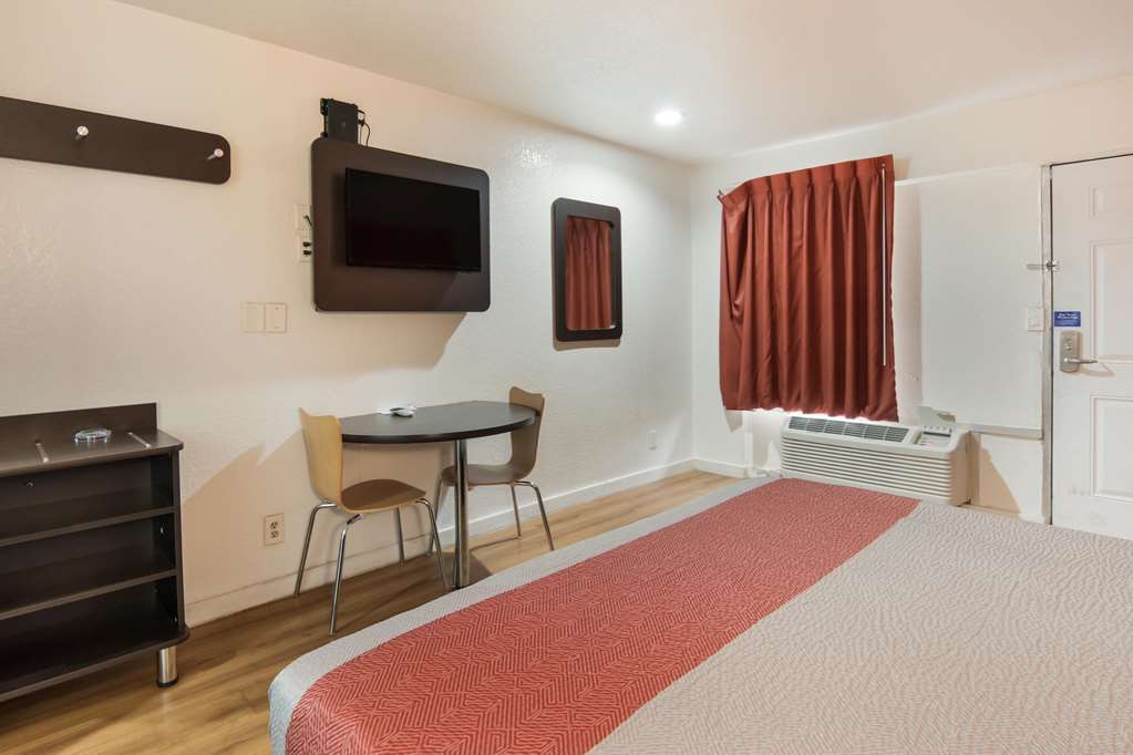 Motel 6 Fort Worth TX Seminary - photo 12