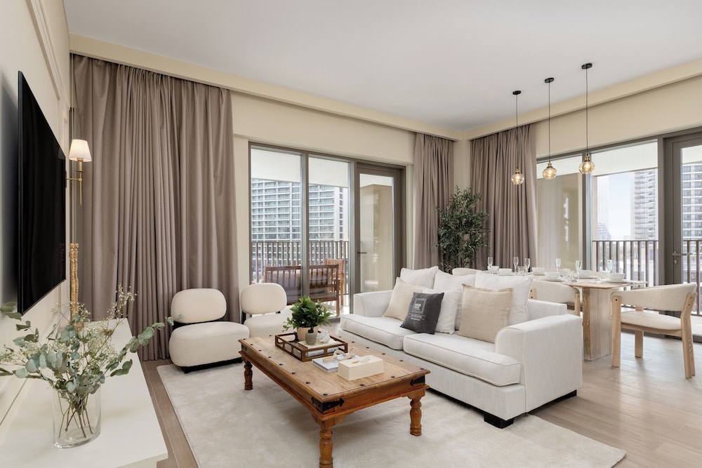 Maison Privee Creekside Elegance with Canal Vws at Creek Beach — 4-Star Luxury Hotel in Dubai, United Arab Emirates
