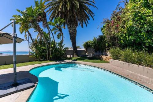 Green Point Grande Luxury Family villa with pool & views