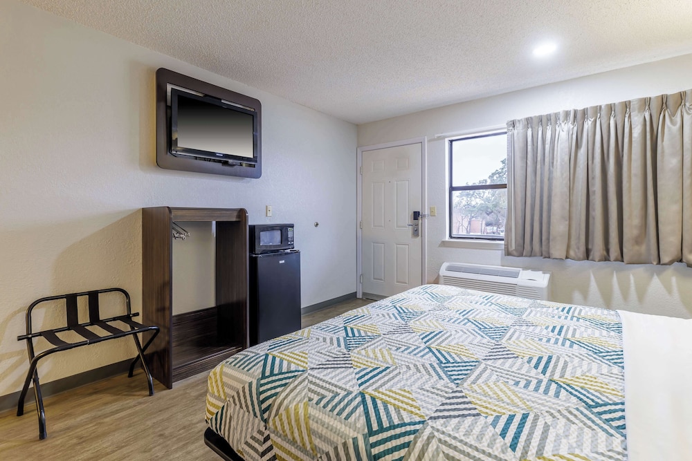 Motel 6 Boerne TX - photo 18