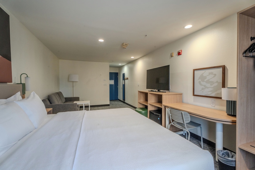 Spark by Hilton Sterling Dulles Airport - photo 8