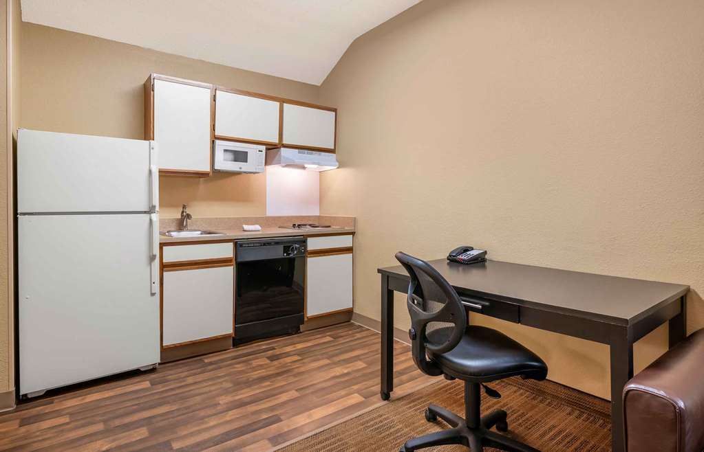 Extended Stay America Suites Indianapolis West 86th St - photo 13