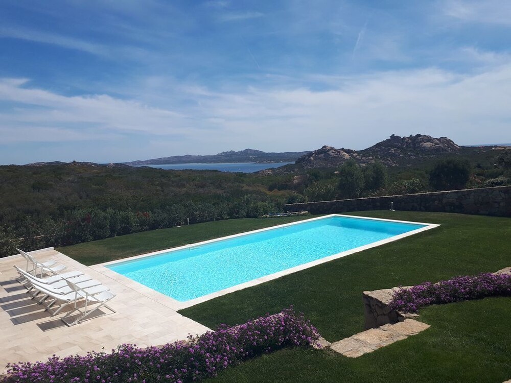 Villa Smeralda — 4-Star Luxury Hotel in Palau, Italy