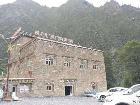 Cuoka Holiday Hotel in Rulong, People's Republic of China