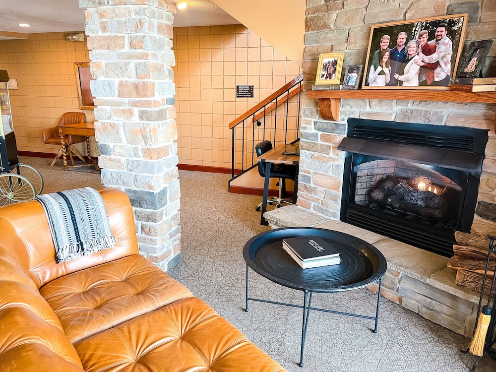 Pinemark Inn & Suites - photo 4