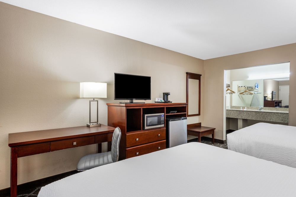 Days Inn by Wyndham St. Robert Waynesville Ft. Leonard Wood - photo 15