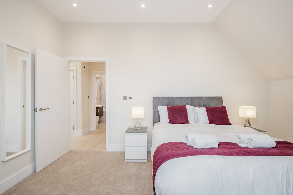 Roomspace Apartments Lyons House — 4-Star Luxury Hotel in Surbiton, United Kingdom