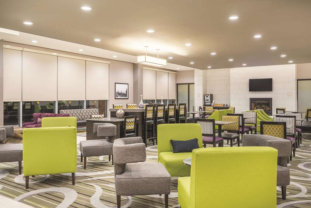 La Quinta Inn & Suites by Wyndham Clifton Park Saratoga Area - photo 29