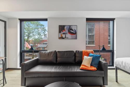 CozySuites on Mass with garage parking #13 — 4-Star Luxury Hotel in Indianapolis, United States