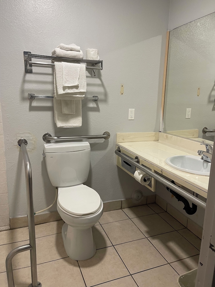 Portside Inn & Suites - photo 32